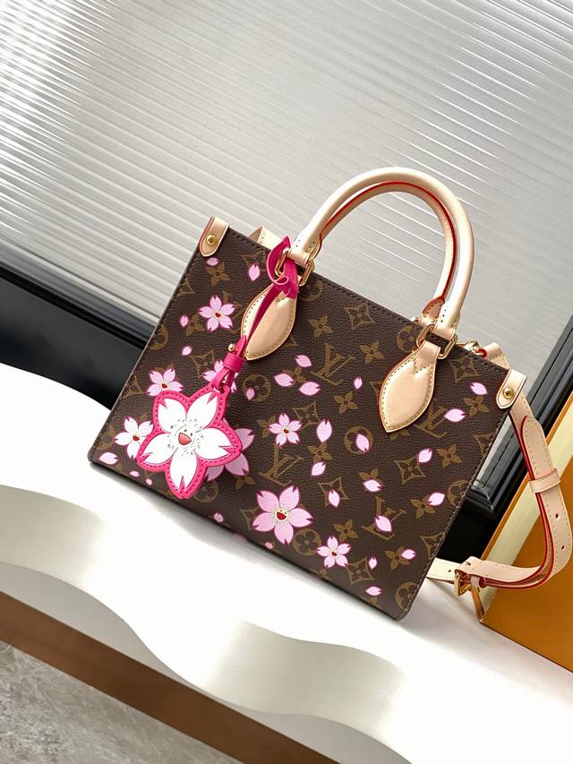 M13269 163 chips. This small Onthego bag, part of the Louis Vuitton x Takashi Mu