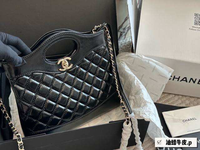 Comes with box, waxed cowhide Size: 24*20cm Chanel 23A is worth buying, the 31B