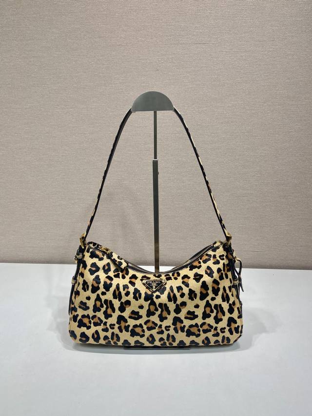 Comes with designer packaging. New Aimee Underarm Bag 1Bc229 Leopard Print DDD.