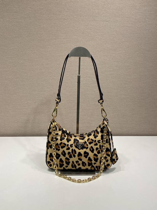 Comes with designer packaging. Leopard print Hobo 1Bc204 New Arqu