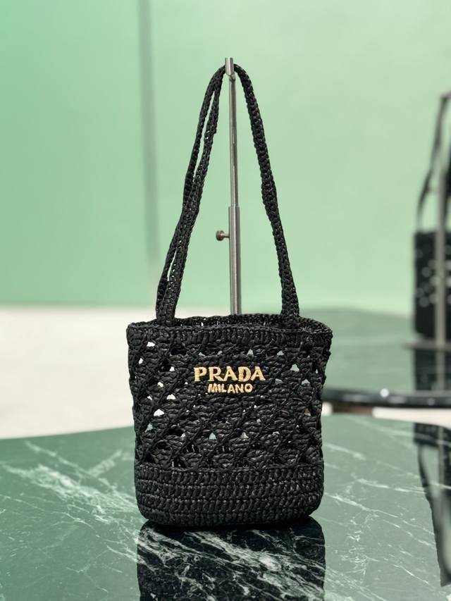 New Raffia Tote Bag is a perfect travel and vacation choice. Handcrafted from r