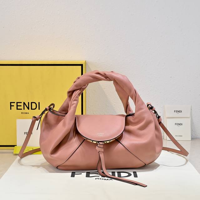 Shipping, real shot model 001, Fend! The Spy small handbag has a unique design