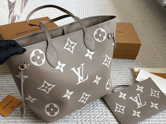 Lv Neverfull Shopping Bag N41605Lv's classic flagship, this oversized design is