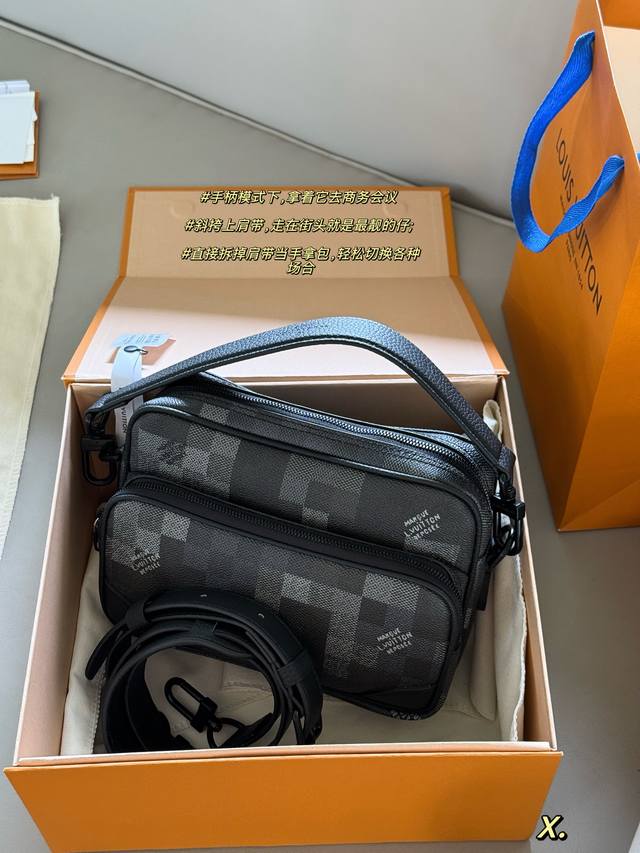 Comes with box Size: 25*17.5cm L's Nil messenger bag has a new model, Doesn't i