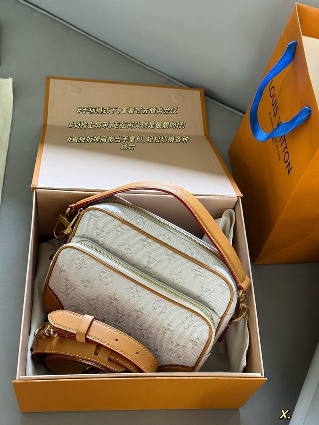 Comes with box Size: 25*17.5cm L's Nil messenger bag has a new model, Doesn't i