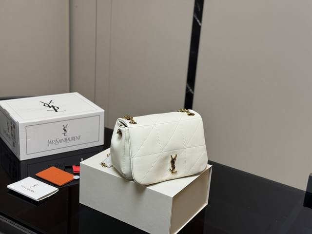Comes with a folding box and airplane box Size: 20.14Cm Yves Saint Laurent Jami