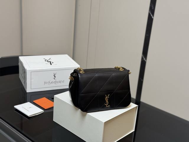 Comes with a folding box and airplane box Size: 20.14Cm Yves Saint Laurent Jami