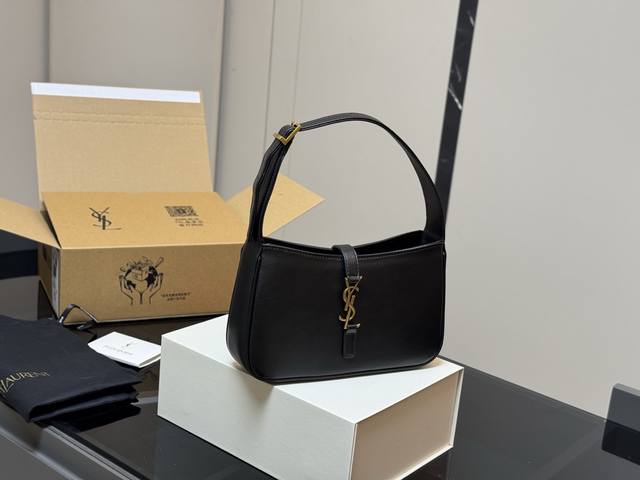 comes with a folding box airplane box that belongs to its season Size: 24