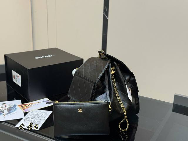 comes with a folding box Chanel 25 Bag, large size, absolutely stunning This ye
