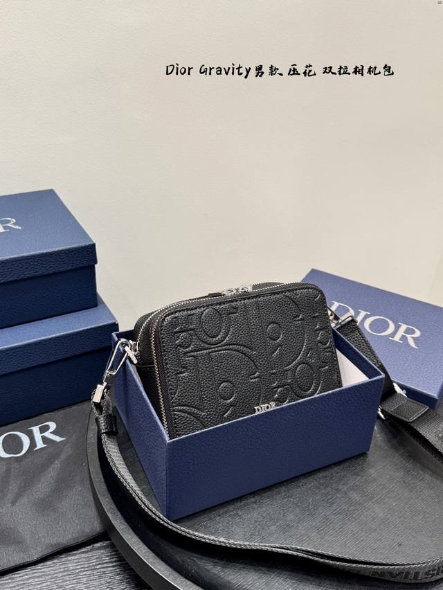 Gift box packagingDior Gravity embossed camera bagLooks great on both boys and g