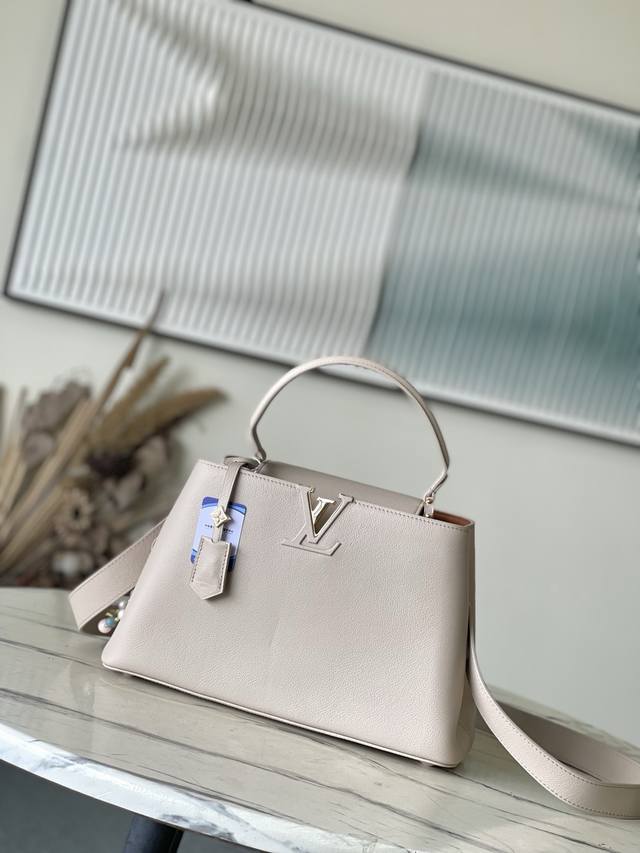 Premium Genuine Leather M12929 This Capucines Souple Medium Handbag features a