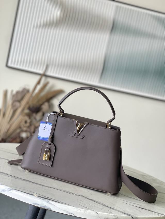 Premium Genuine Leather M12927 This Capucines Souple Medium Handbag features gl
