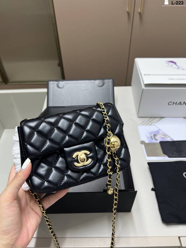 With mirror Chanel Golden Ball Square Fat Man Super hot fashion list allows you