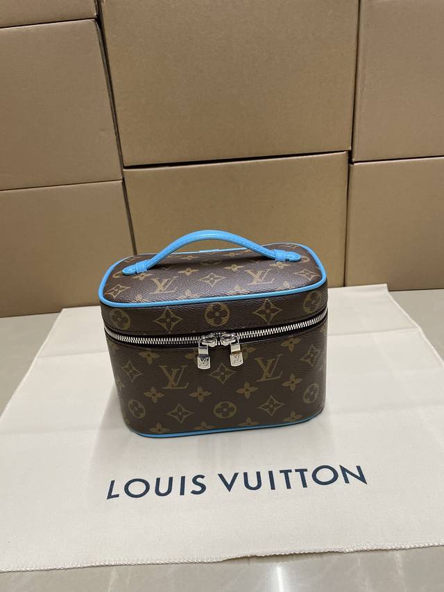 High quality M12647 cosmetic bag original leather grade workmanship chip jump c