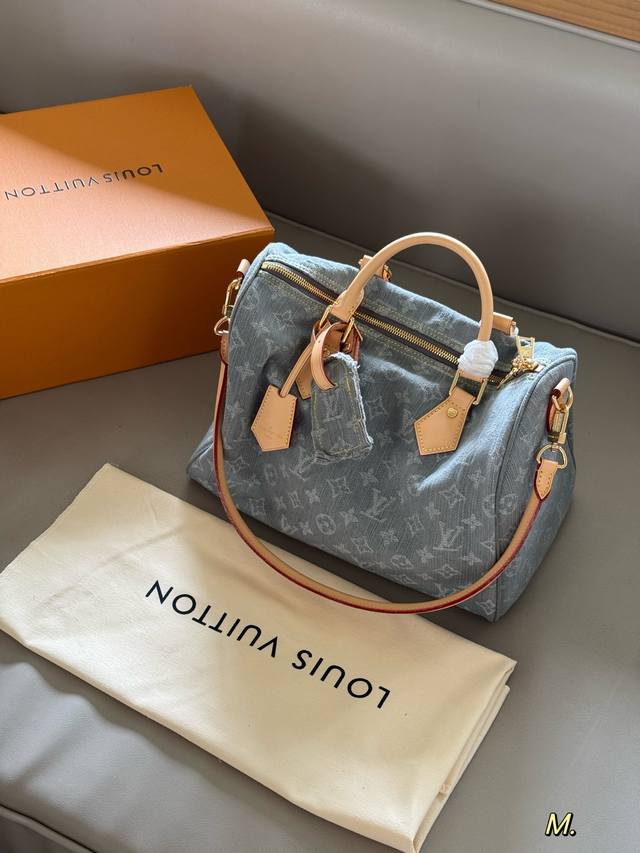 Comes with box Size: 30*21cm Come and check out L's Speedy30 pillow bag Size 30