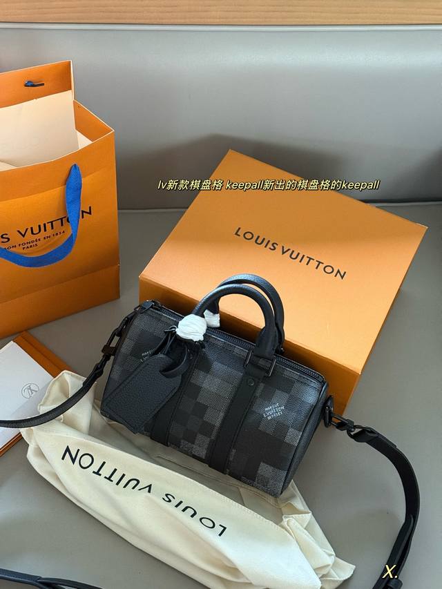 comes with a box Size: 24*15cm L's Keepall pillow bag is really cute! The Keepa