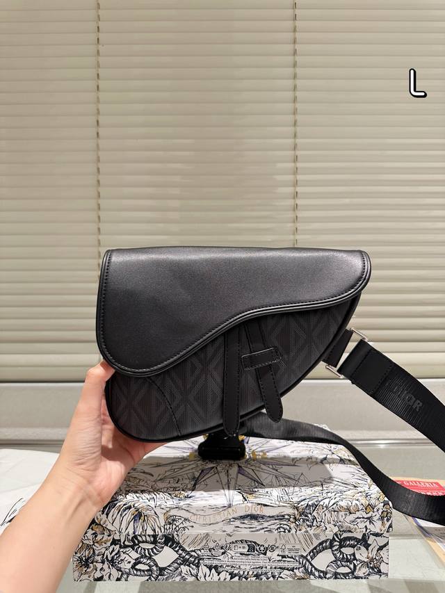 Original Dior chest bag Unisex with gift box Size 26.18 DDD