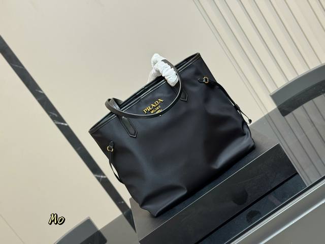 Comes with box Size: 32.27cm Prada classic shopping bag! Big enough and conveni