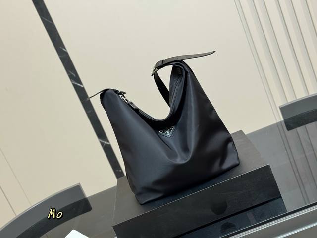 Comes with gift box Size: 29.31cm Prada classic shopping bag! Large enough and