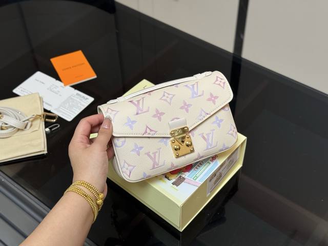 comes with a folding box Latest size: 21
