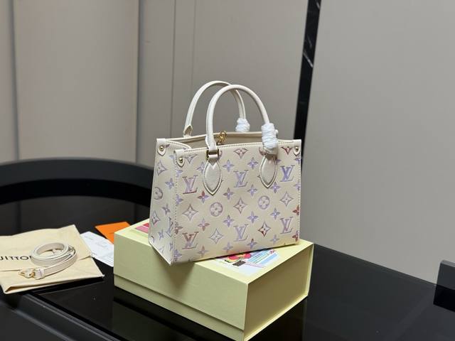 Folding boxSize: 26.20Cm Lv Onthego shopping baghas a hidden shoulder strap desi