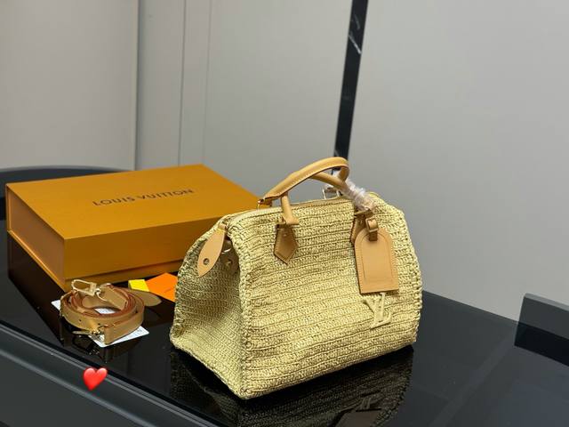 comes with a folding box airplane box Size: 33cm Come and see the Lv Speedy33 p