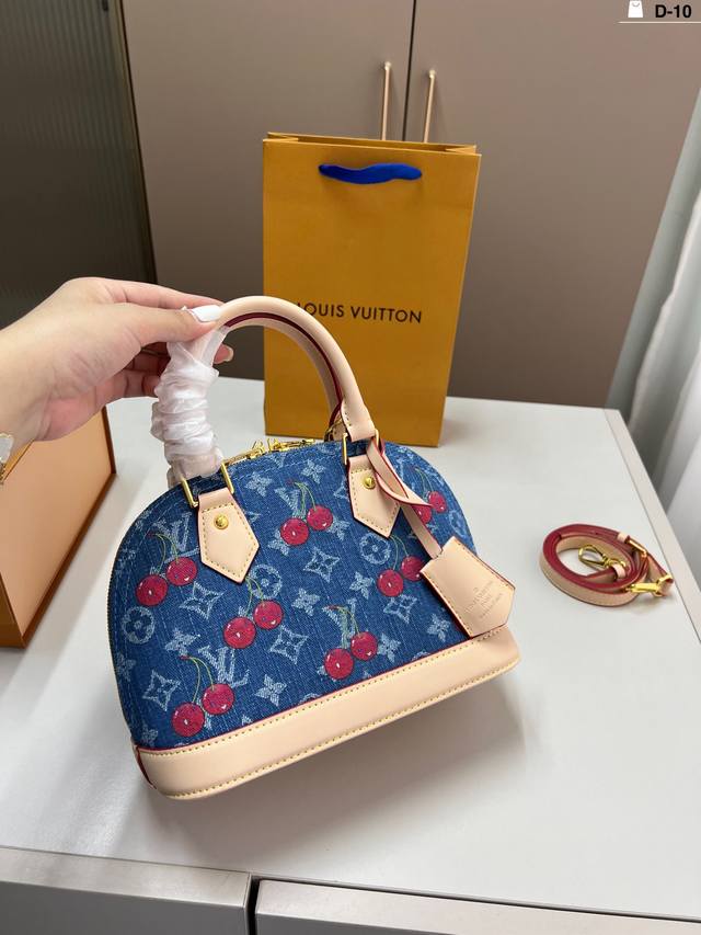 Lv denim cherry shell bag Very high-end, salty or sweet, ultimate beauty The bea