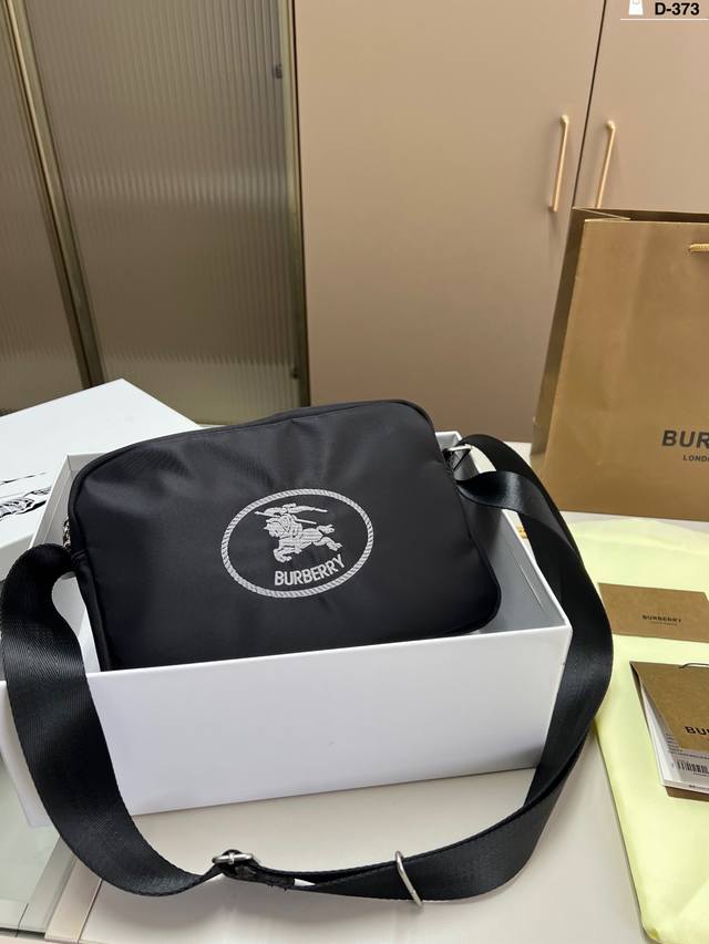 Burberry camera bag The latest fabric plaid! Everyday trendy wear, Fashionable w