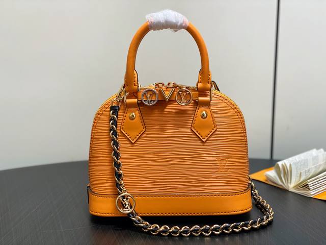 Original boutique K00015 Turmeric Water Ripple Chain Shell Bag. This Alma mini