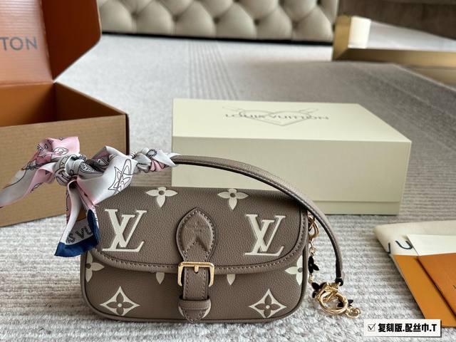 Mini matching box New size: 19*10cm L's Diane baguette handbag The baguette bag