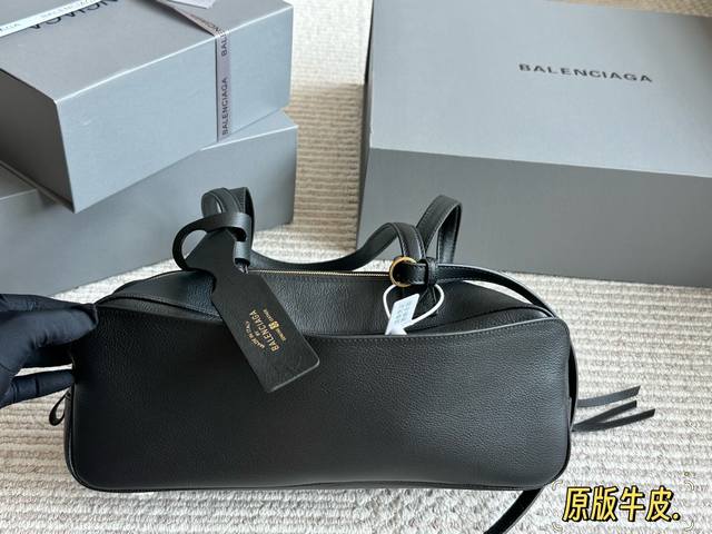 Original cowhide Cool and handsome ceiling Balenciaga's new bowling series is re