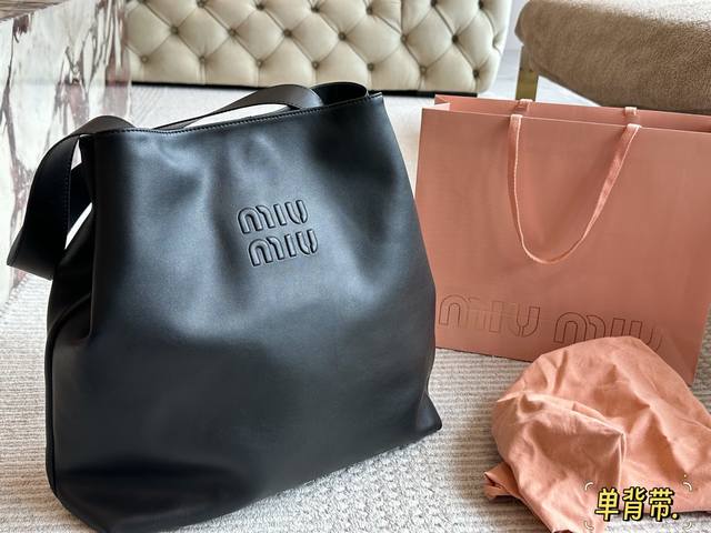 No boxSize: 38*36Cm A day conquered by Miu Miu Miu Miu Tote bag The latest fashi