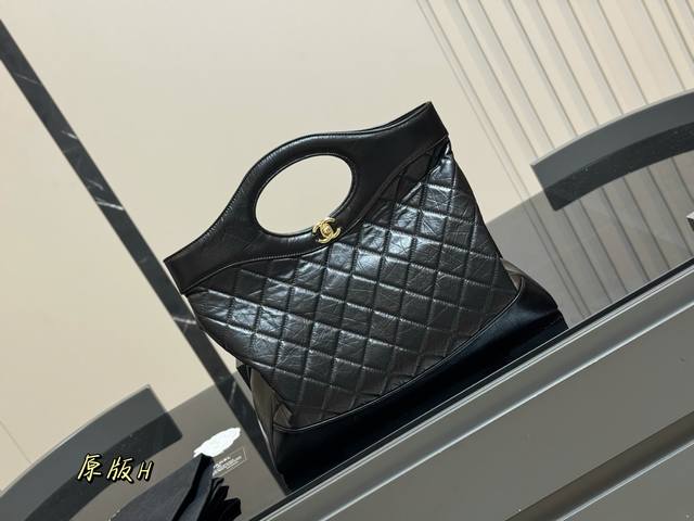 Original leather with folding boxSize: 31.38Cm Chanel is so easy to match, woooo
