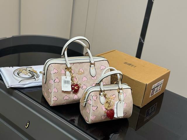 Comes with box Size: 25cm x 17cm Coach Boston Pillow Bag A bag suitable for all