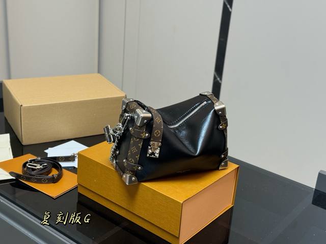 with folding box airplane box Size: 23*16Cm super time and space hot style Lv k