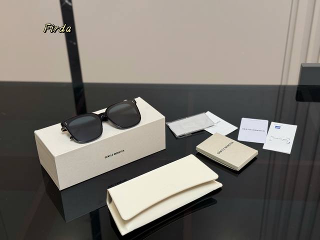 comes with box Gm sunglasses Firda Zeiss lenses Au protection comes with logo g