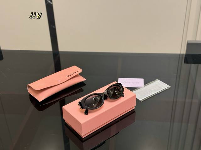 comes with a full set of packaging Sisters! I love this makeup-free sunglasses!