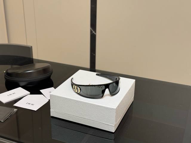 With boxDior multi-purpose sunglasses headband is too beautifulBuy it! Buy it! B