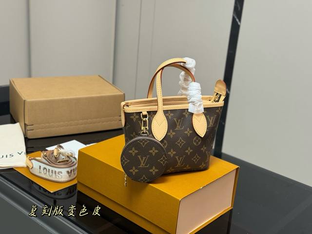 Comes with a folding box and airplane box Size: 20*14cm Lv mini basket bag! rep