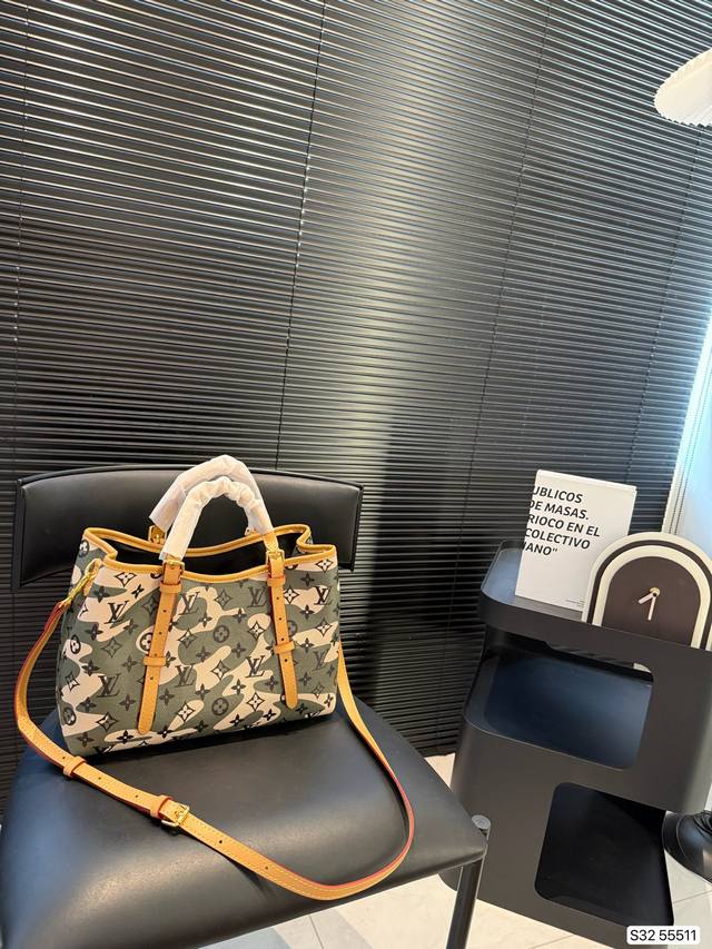 Early Autumn Series Lv Camouflage Tote Bag, this bag is also very beautiful! I