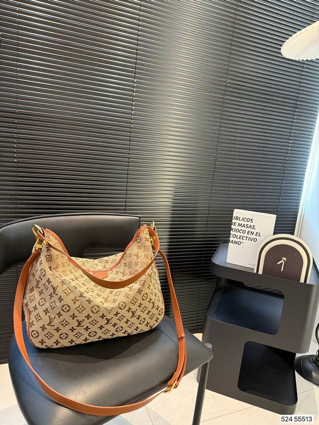 Lv tote is versatile and practical, sweet or salty, cool and sassy. It is comple