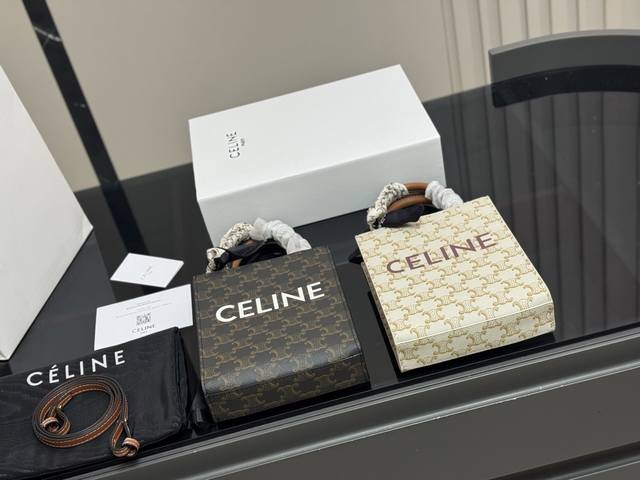 Comes with a folding box Size: 17*21cm Celine presbyopia Mini sheet music Celin
