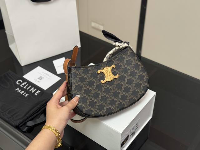 Comes with box Size: 23*13Cm Celine Tilly beautiful and practical bag 2025 new