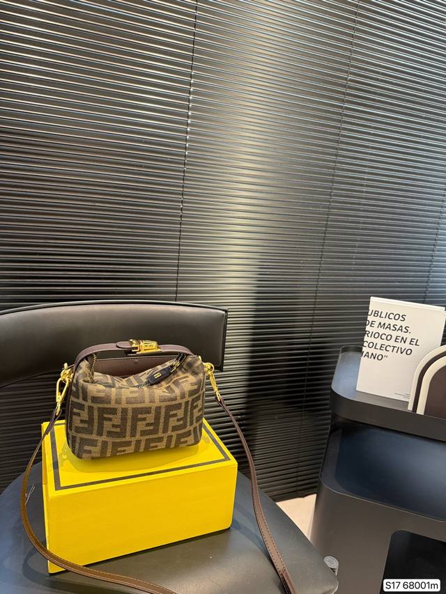 with folding box Fendi lunch box bag. The new spring and summer Hobo handbag co