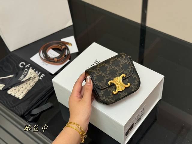 Comes with box Size: 10*12Cm Celine mini coin bag with cowhide It can definitel