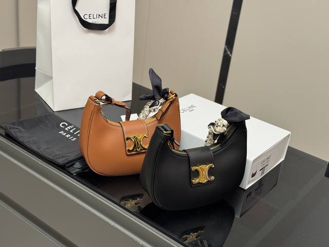 With folding boxSize: 24*20Cm Celine Ava underarm bagStill easy to carryJust car