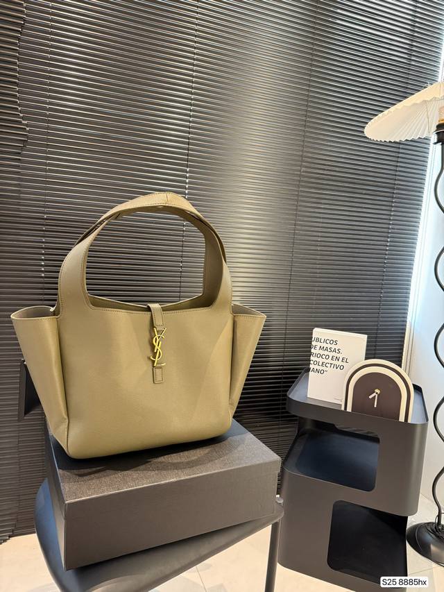 comes with box Saint Laurent tote bag Full of design sense Very intellectual an