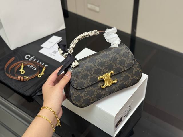 Comes with a folding box Size: 22*12cm Celine's super beautiful underarm bag Ar