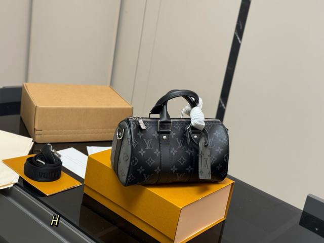 Folding box Size: 25*14Cm Lv Keepall pillow bag Really cute! The Keepall25 is p