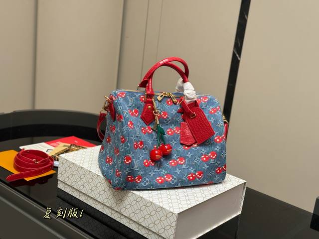 comes with a folding box and airplane box Lv X Takashi Murakami Seedy Soft 30 C